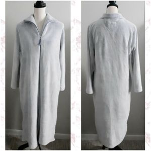Oscar de la Renta Gray Robe